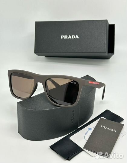 Солнцезащитные очки prada