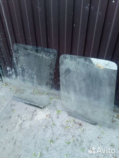 Стекла передних дверей на Спринтер 95-06