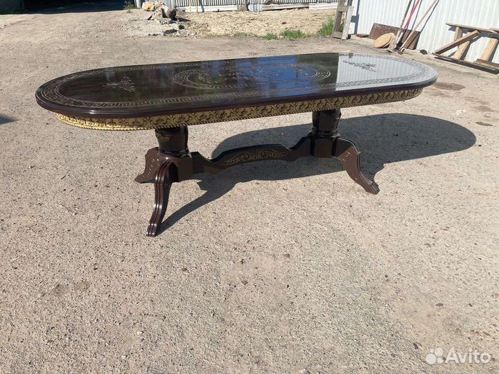 Стол и стулья