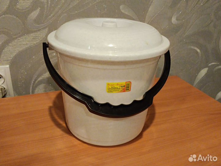 Ведро пластиковое с крышкой 7 литров. Новое