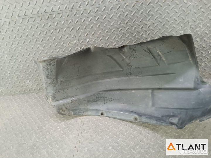 Подкрылок передний правый mazda demio