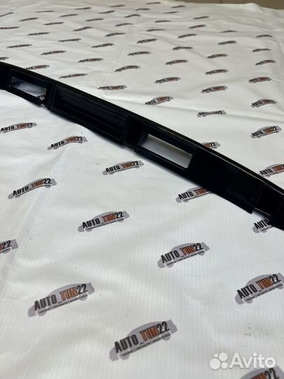 Молдинг багажника Лада Приора черный глянец