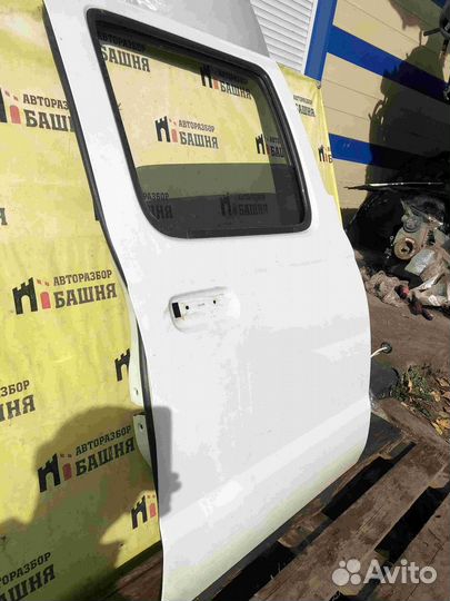 Nissan NP300 Дверь задняя правая