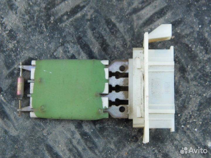 Резистор печки Renault Logan