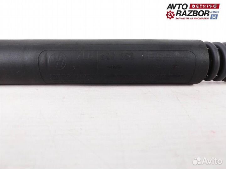 Амортизатор двери багажника VW Touareg 2002-2010