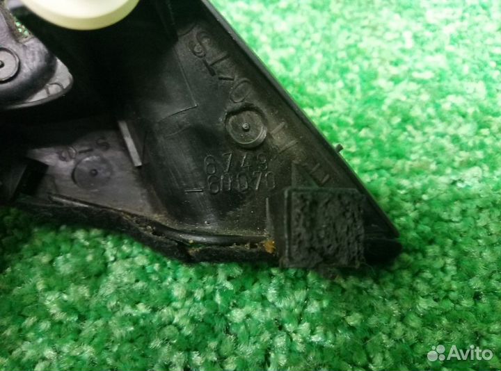 Уголок двери передний правый Lexus LX II 1998-2002