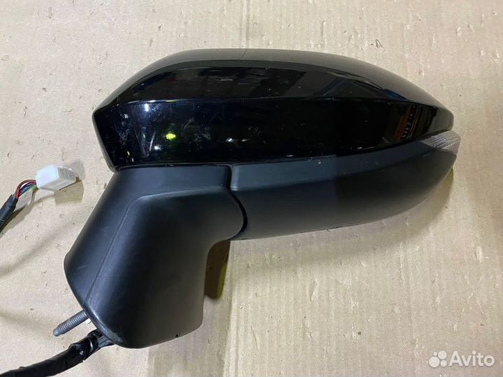 Зеркало левое Toyota Corolla E210