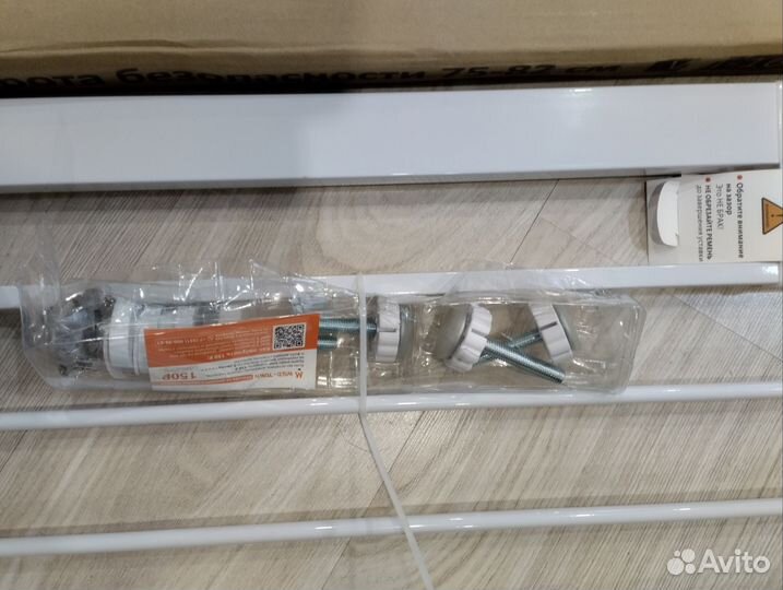 Защитный барьер калитка детский для лестниц