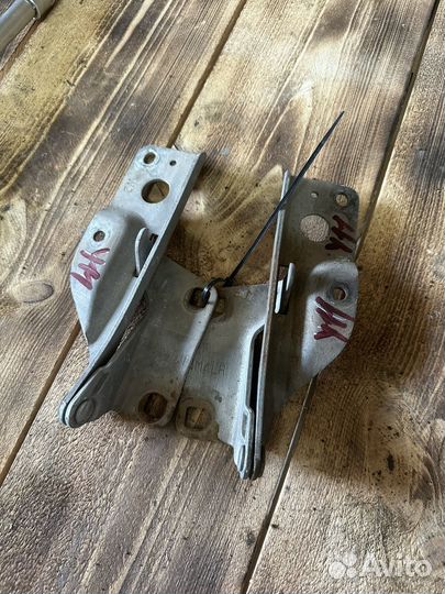 Петли капота Nissan Wingroad y11