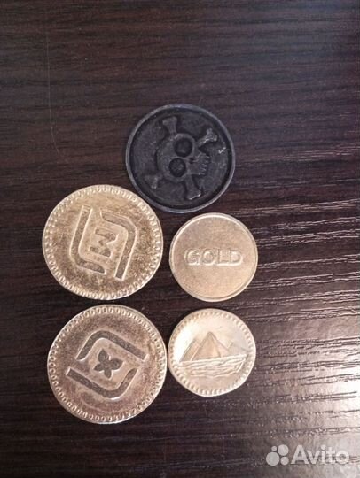 Монета магнит золотая и т д