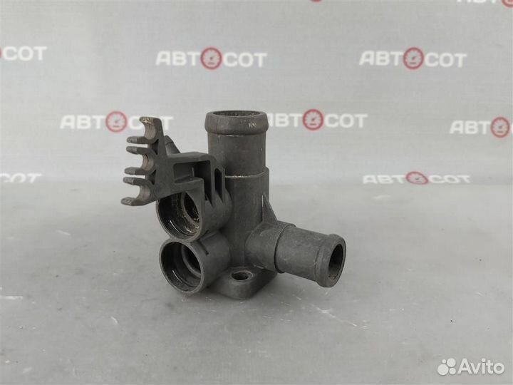 Фланец с уплотнительным кольцом VW Passat (B4) 19