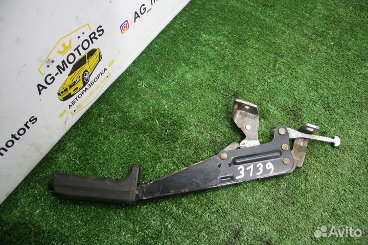 Рычаг стояночного тормоза Volkswagen Passat B3