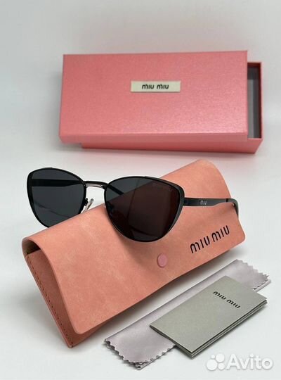 Солнцезащитные очки miu miu