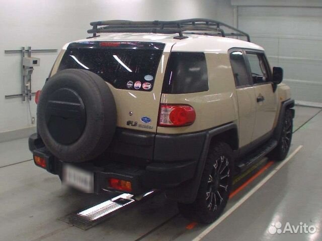 В разборе Toyota FJ cruiser 2011