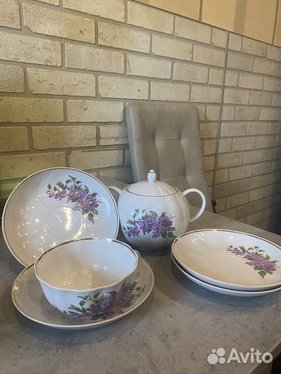 Чашка, блюдца и сахарница 