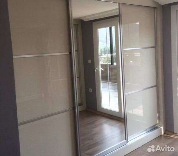 Шкаф с зеркалами