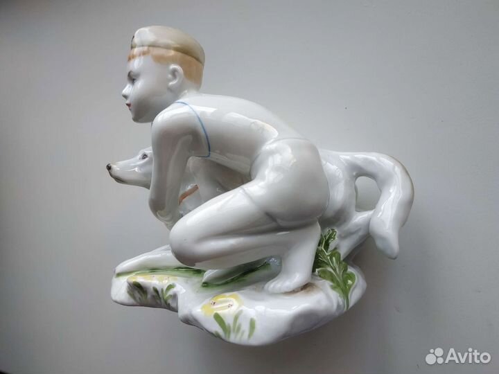 Статуэтка лфз Мальчик с собакой / Юный пограничник