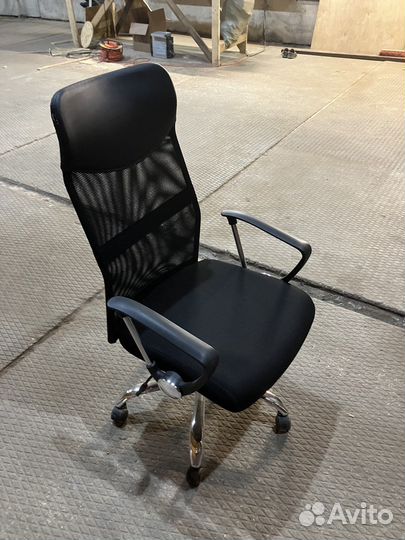 Офисное кресло