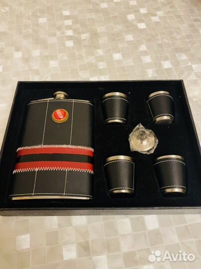 Фляга со стопками