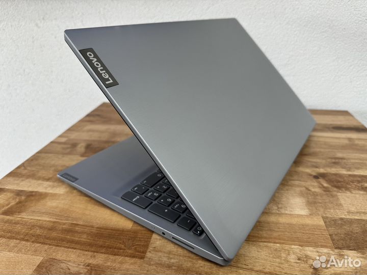 Новый Lenovo FHD Athlon 8Gb DDR4 SSD256+500 Vega 3