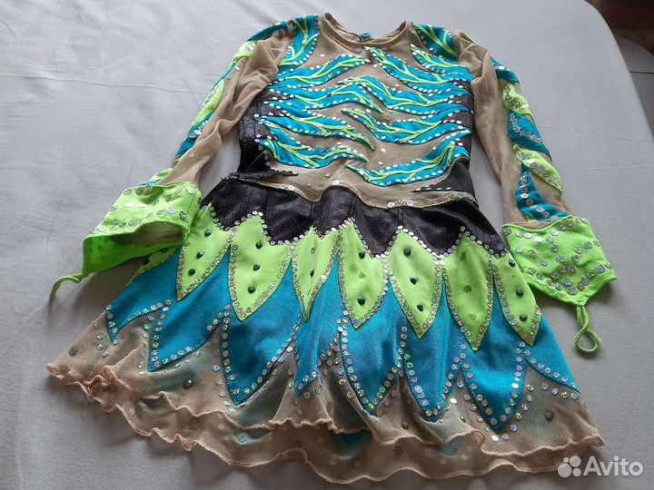 Яркий купальник для художественной гимнастики