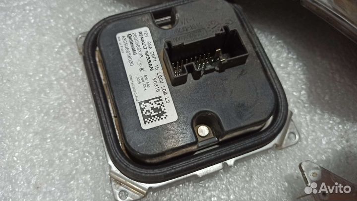 Комплектующие к фаре Renault Arkana