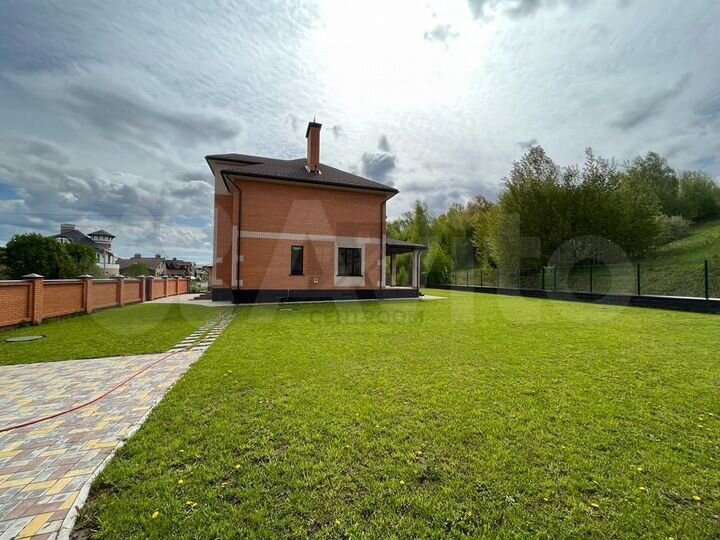 Дом 255,7 м² на участке 11,8 сот.