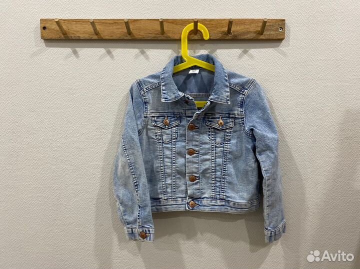 Джинсовая куртка H&M для девочки на рост 110 см