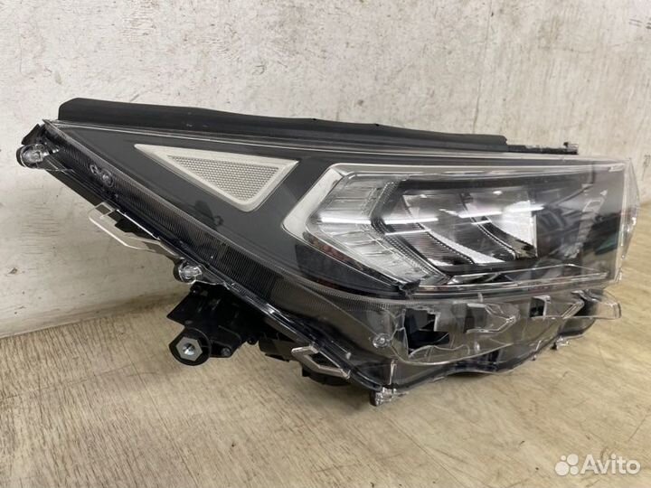 Фара правая Toyota Rav4 XA50 2019 2020 2021 2022