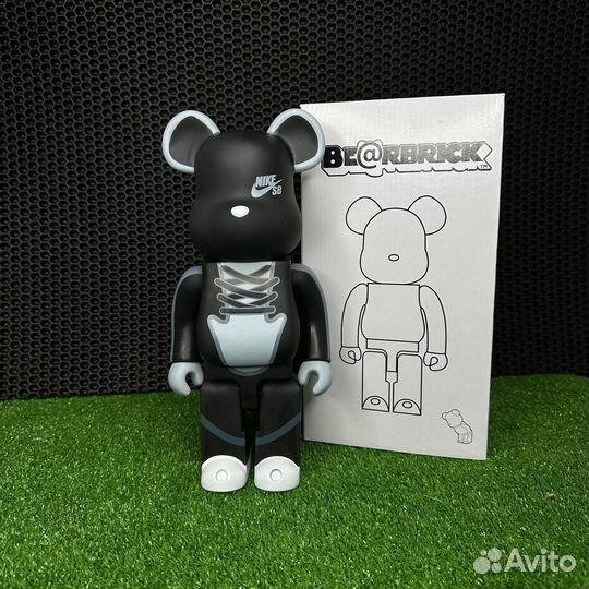 Коллекционная фигурка Kaws/Bearbrick