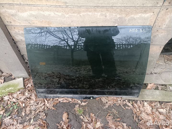 Стекло задней левой двери Mazda Mpv