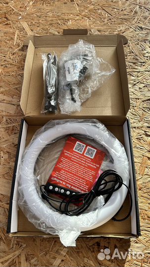 Кольцевая лампа на штативе. Новая