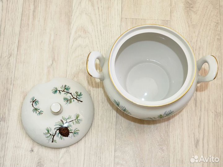 Фарфоровая супница - 