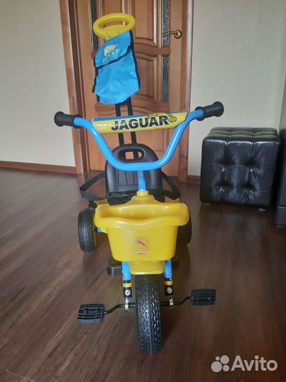 Трехколесный велосипед с родительской ручкой