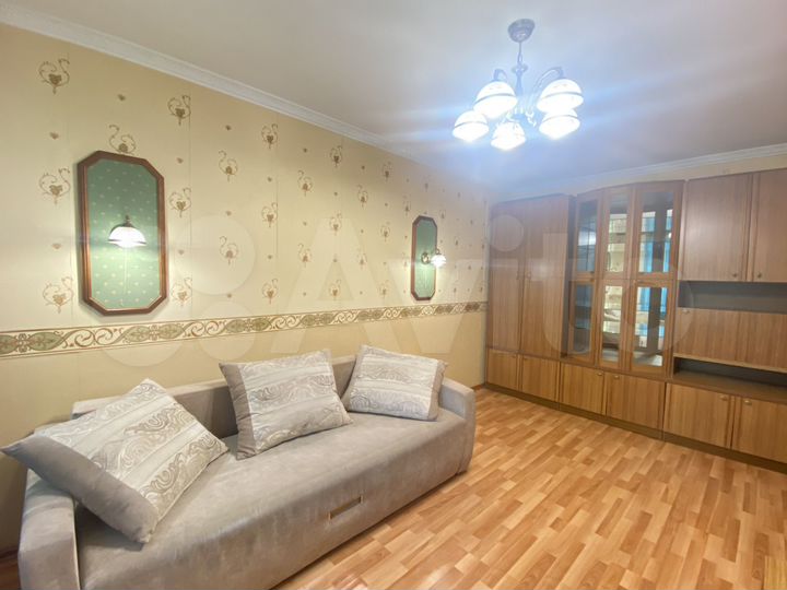 2-к. квартира, 50 м², 1/9 эт.