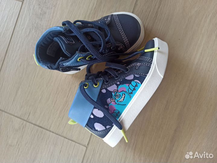 Ботинки детский новые 23
