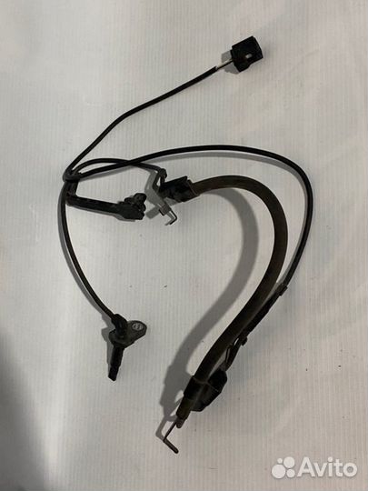 Датчик abs передний левый Toyota Camry V70/V75