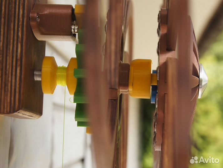 Кинетическая скульптура для интерьера