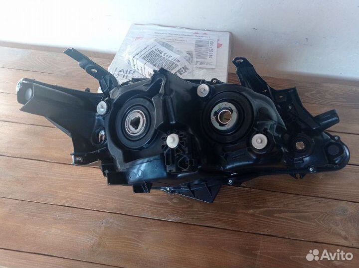 Фара передняя левая Toyota Camry 50