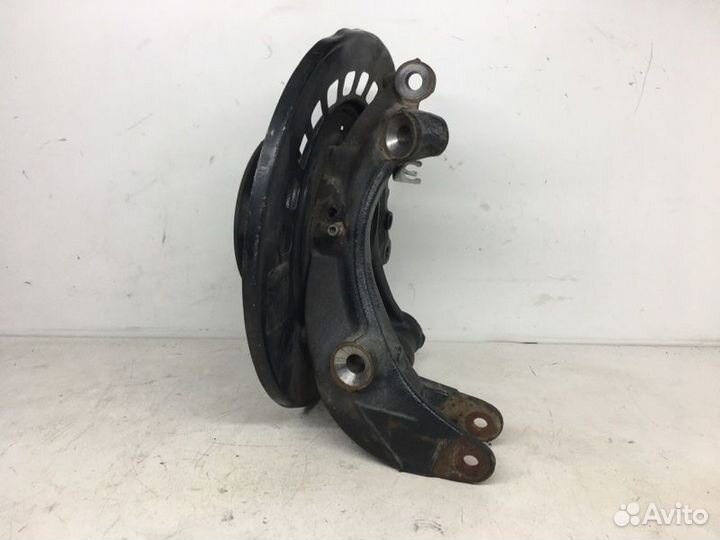 Кулак задний левый Audi Q7 3.0 FSI 2014