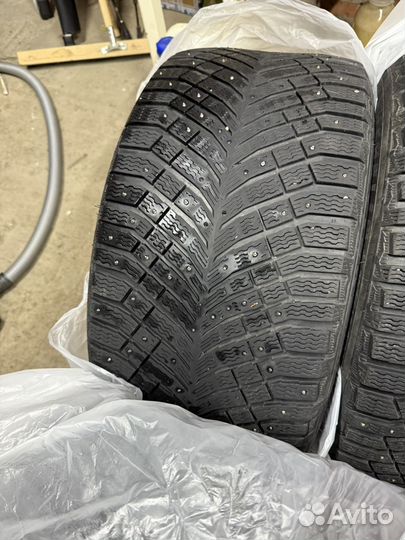 Michelin X-Ice North 4 SUV 275/40 R21 и 305/35 R21 111