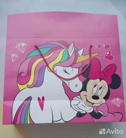 Большой подарок от Минни Маус