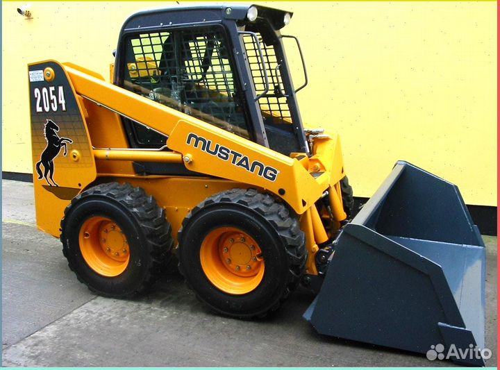 Левое стекло на мини-погрузчик Mustang 1900 2700 3300
