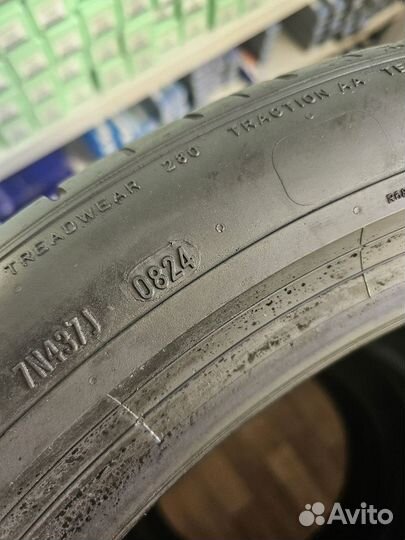 Pirelli P Zero PZ4 275/40 R22 107Y