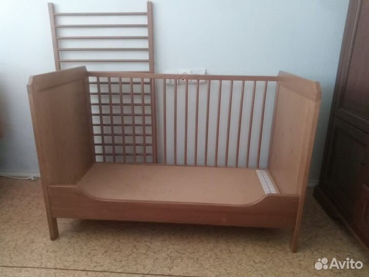 Детская кроватка