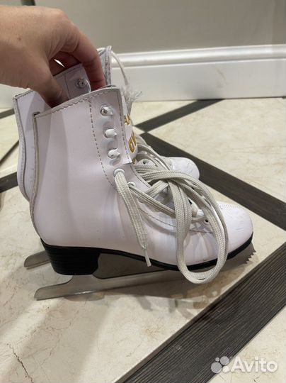 Коньки 33р. Graf Davos Gold. Фигурные