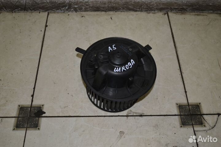 Моторчик печки Skoda Octavia А5