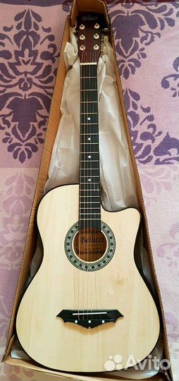 Акустическая гитара с набором (новая)