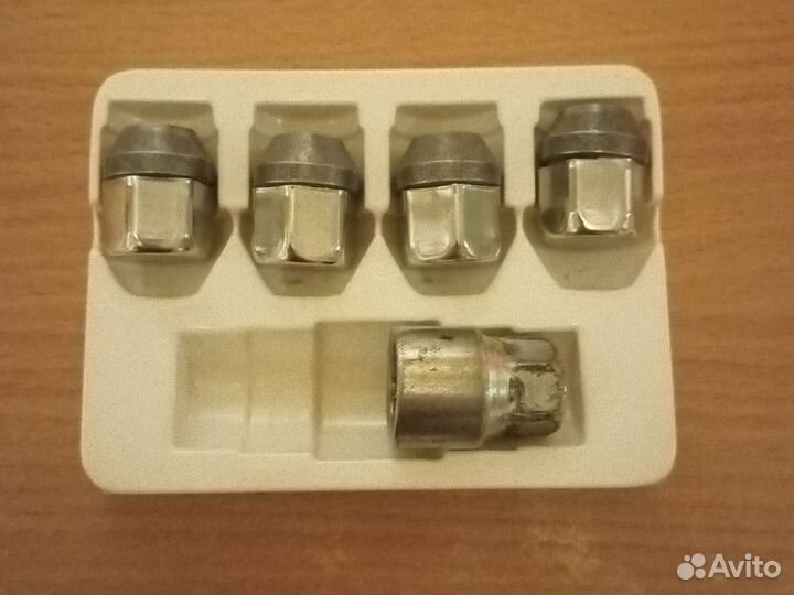 Гайки секретки на колеса