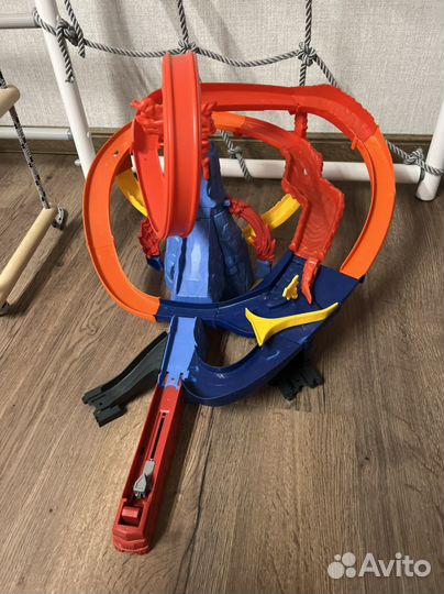 Hot wheels трек вулкан